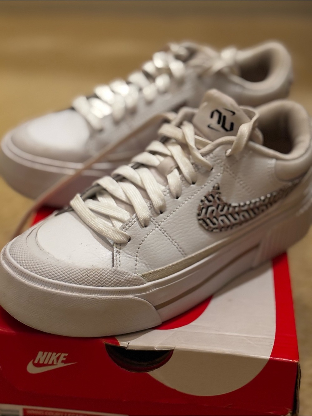 Nike Court legacy lift Women's Cream/White Low-